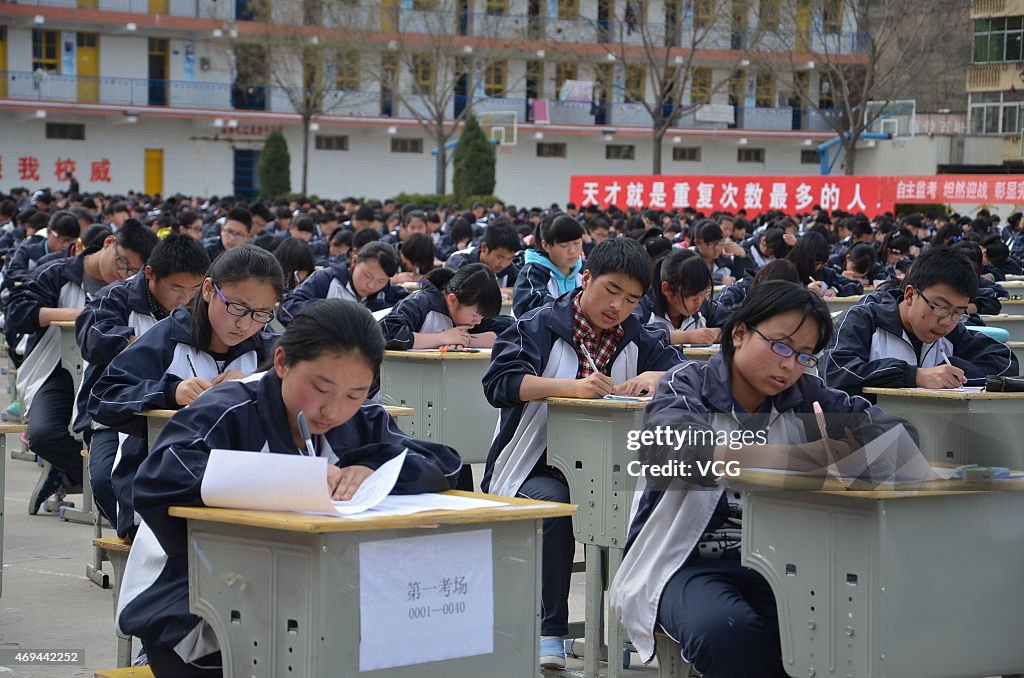 More Than 1,700 Students Take Outdoor Exam In Yan'an