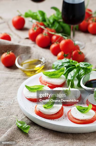 italian traditional salad caprese - caprese imagens e fotografias de stock