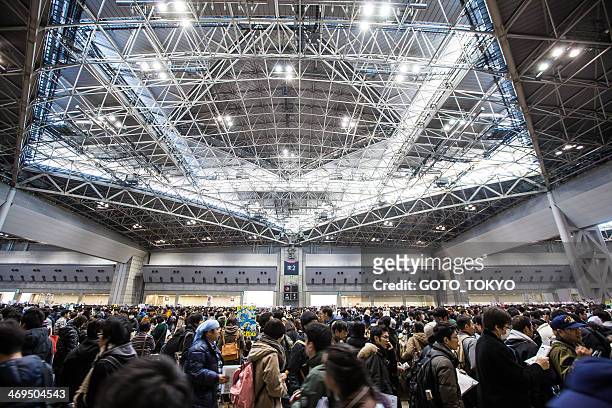 crowd that gathered at the 85th comic market - tokyo big sight stockfoto's en -beelden