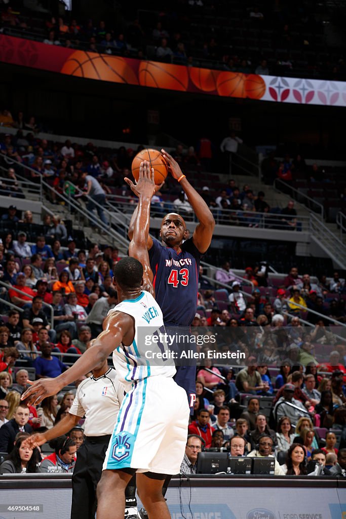 Charlotte Hornets  v Detroit Pistons