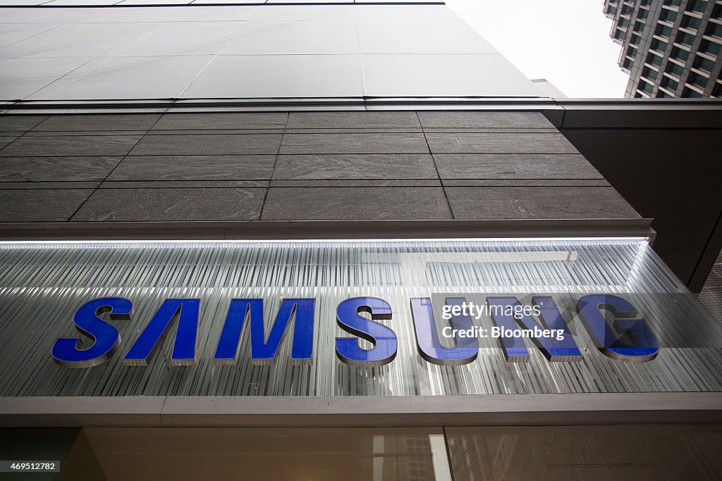 Samsung Electronics Co.'s Galaxy S6 And Galaxy S6 Edge Smartphones Go On Sale In Hong Kong