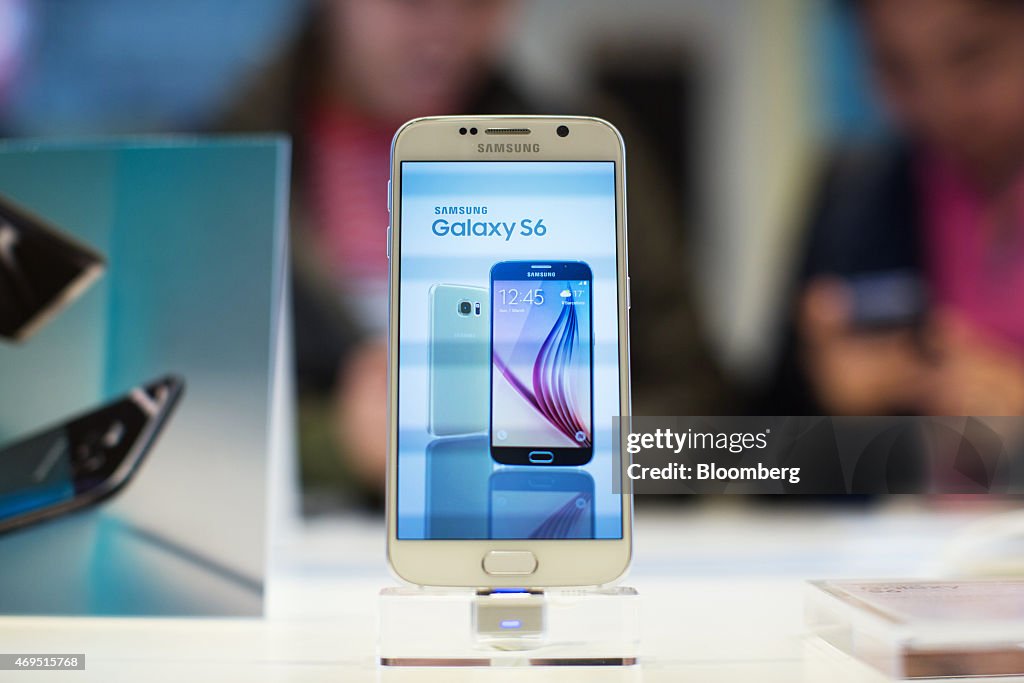 Samsung Electronics Co.'s Galaxy S6 And Galaxy S6 Edge Smartphones Go On Sale In Hong Kong