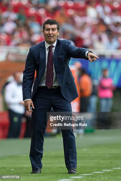 Manuel de la Torre coach of Chivas gives instructions to his players during a match between Chivas and Leon as part of 13th round of Clausura 2015...