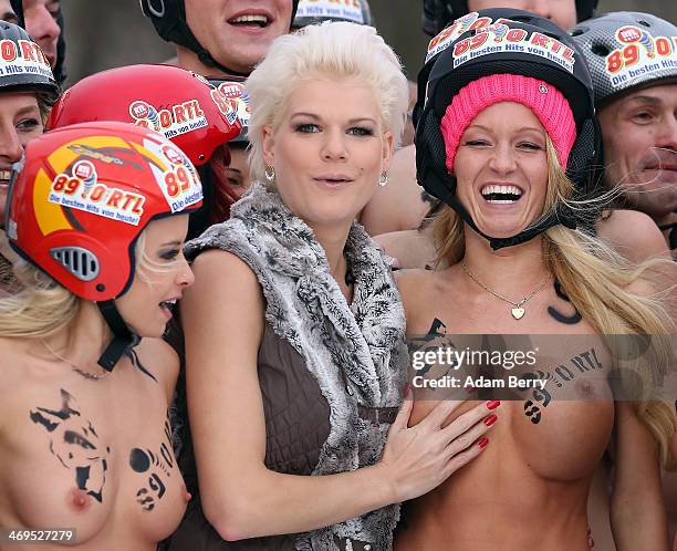 Melanie Mueller, winner of the German television program Dschjungelcamp , poses with Mia Julia, title holder , prior to their runs in the 2014 Naken...