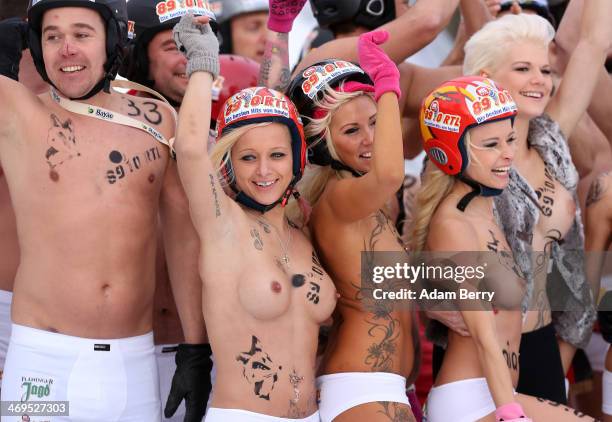 Melanie Mueller, winner of the German television program Dschjungelcamp , poses with Mia Julia, title holder , prior to their runs in the 2014 Naken...