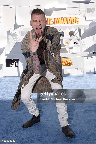 Mk Rapper 2,232 Machine Gun Kelly Rapper Stock Photos, High-Res Pictures, and ...