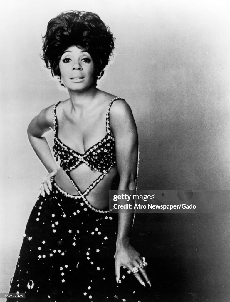 Shirley Bassey Singer