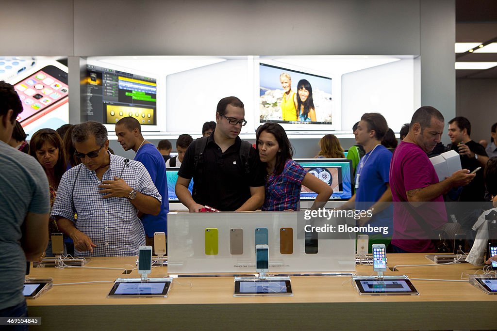 Apple to Sell IPhone at Costliest $1,174 in Brazilian Debut