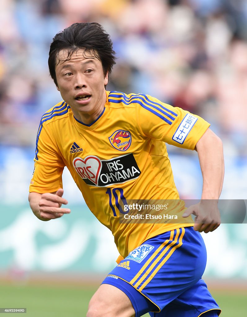Yokohama F.Marinos v Vegalta Sendai - J.League 2015