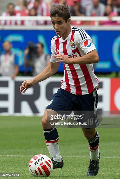 Isaác Brizuela of Chivas drives the ball during a match between Chivas and Leon as part of 13th round Clausura 2015 Liga MX at Omnilife Stadium on...