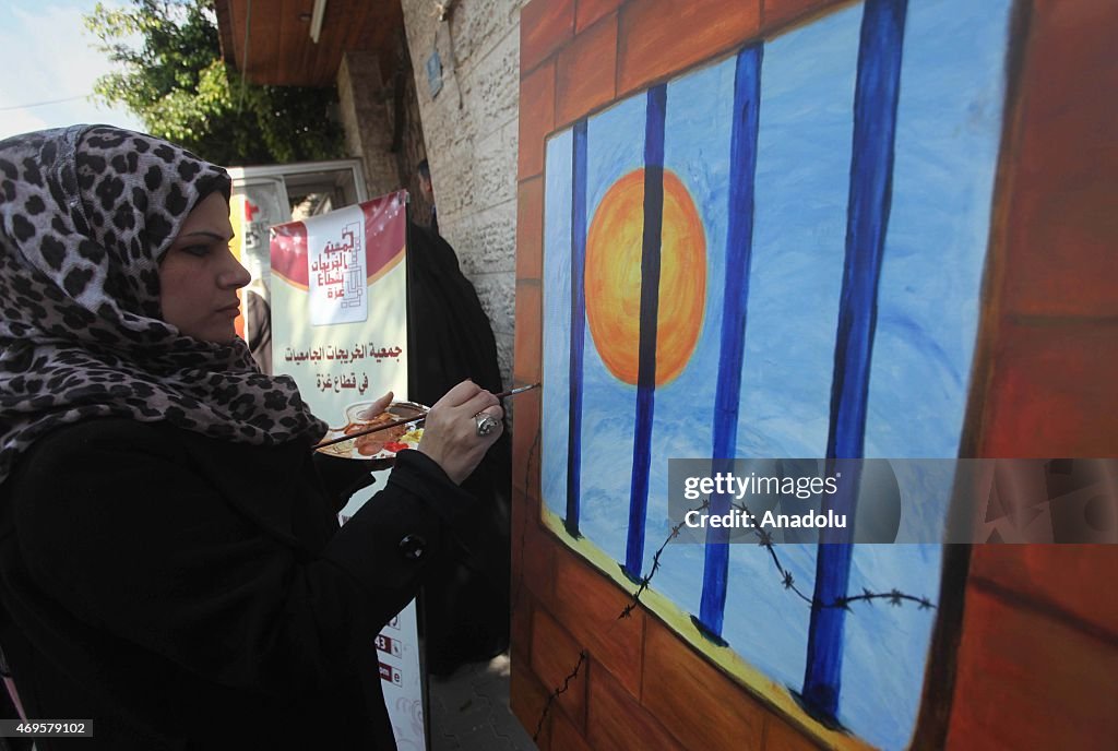 Families of Palestinian prisoners stage a rally in Gaza