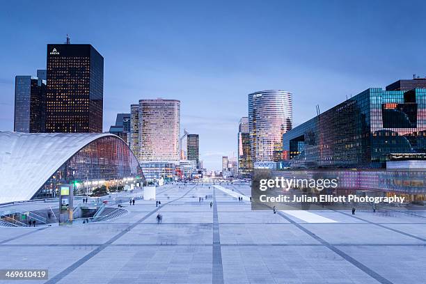 the la defense business district of paris. - la defense stock pictures, royalty-free photos & images