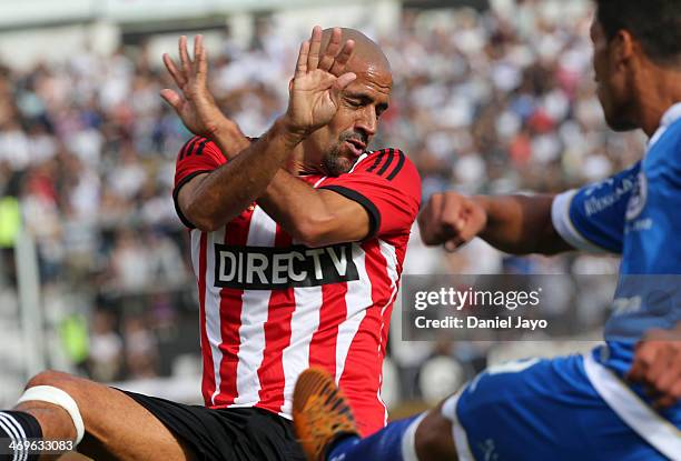 Juan Sebastian Veron of Estudiantes during a match between All Boys and Estudiantes as part of Torneo Final 2014 at Malvinas Argentinas Stadium on...