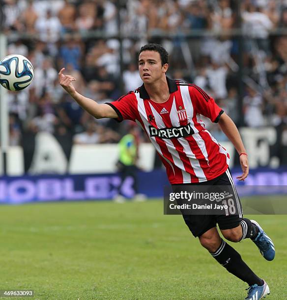 Leonardo Jara of Estudiantes in action during a match between All Boys and Estudiantes as part of Torneo Final 2014 at Malvinas Argentinas Stadium on...