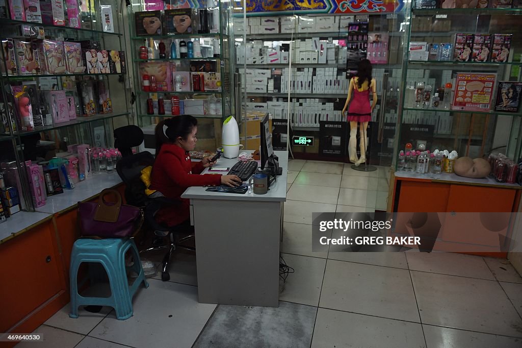 CHINA-SOCIAL-LIFESTYLE-RETAIL