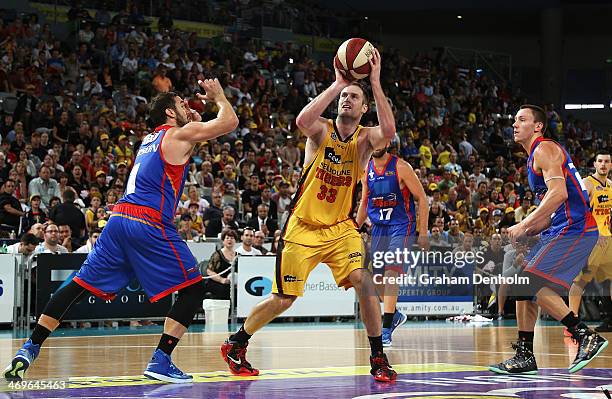 Mark Worthington of the Tigers shoots under pressure from the 36ers defence during the round 18 NBL match between the Melbourne Tigers and the...