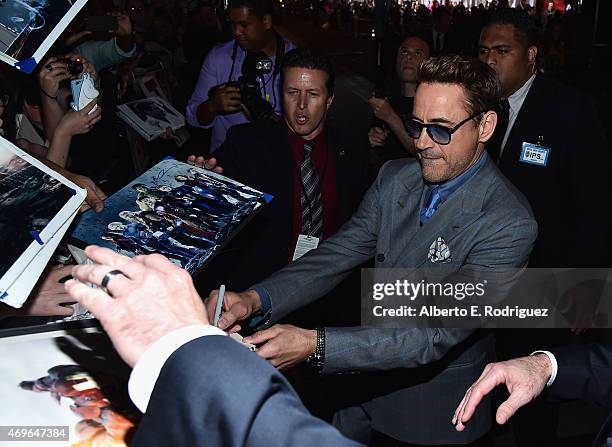 Rdj Sign Robert Downey Jr Autograph Photos and Premium High Res Pictures - Getty ...