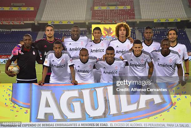 Players of America de Cali pose for a team photo prior to a match between Barranquilla FC and America de Cali as part of ninth round of Torneo Aguila...