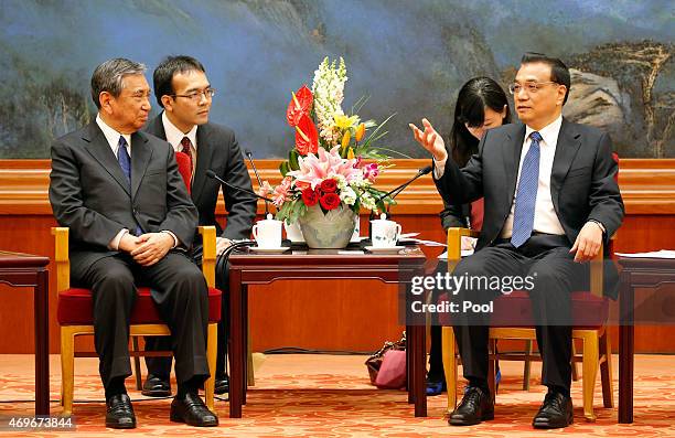 Yohei Kono, head of the Japanese Association for the Promotion of International Trade talks with Chinese Premier Li Keqiang during a meeting at the...