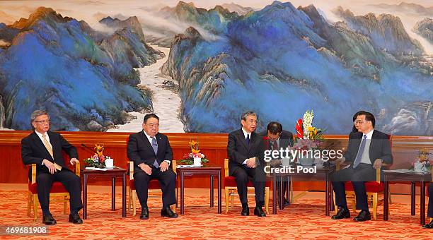 Yohei Kono, head of the Japanese Association for the Promotion of International Trade talks with Chinese Premier Li Keqiang during a meeting at the...