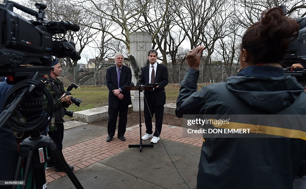 US-SNOWDEN-STATUE