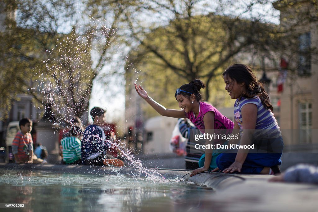 Londoners Enjoy The Hot Weather