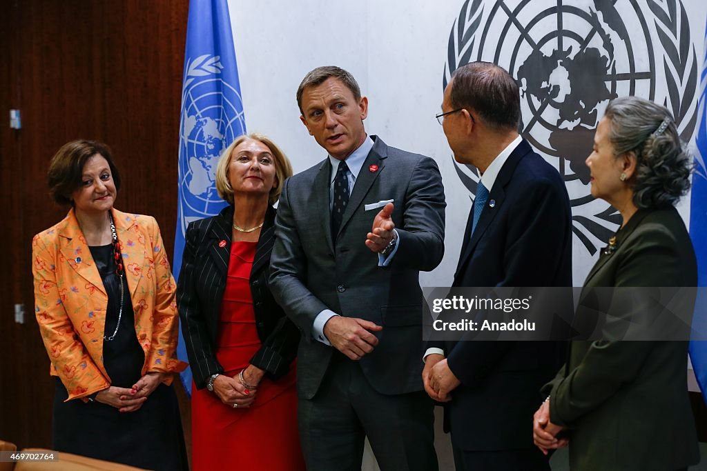 Actor Daniel Craig meets UN Secretary-General Ban Ki-moon at UN headquarter in NY