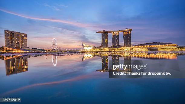 singapore skyline - marina bay sands fotografías e imágenes de stock