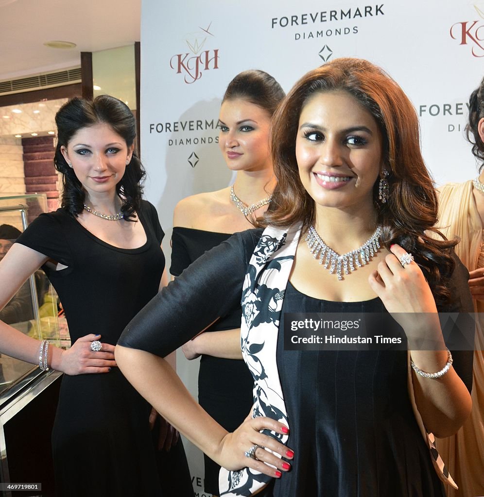 Bollywood Actor Huma Qureshi Launches A Jewellery Collection In Amritsar