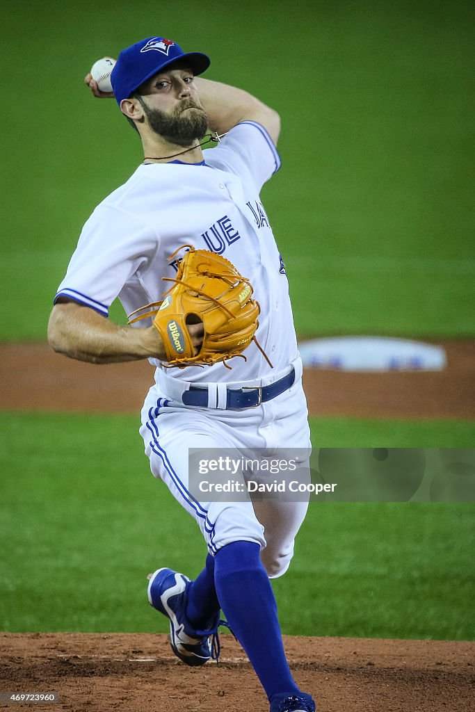 Daniel Norris (32) of the Toronto Blue Jays throws from the mound