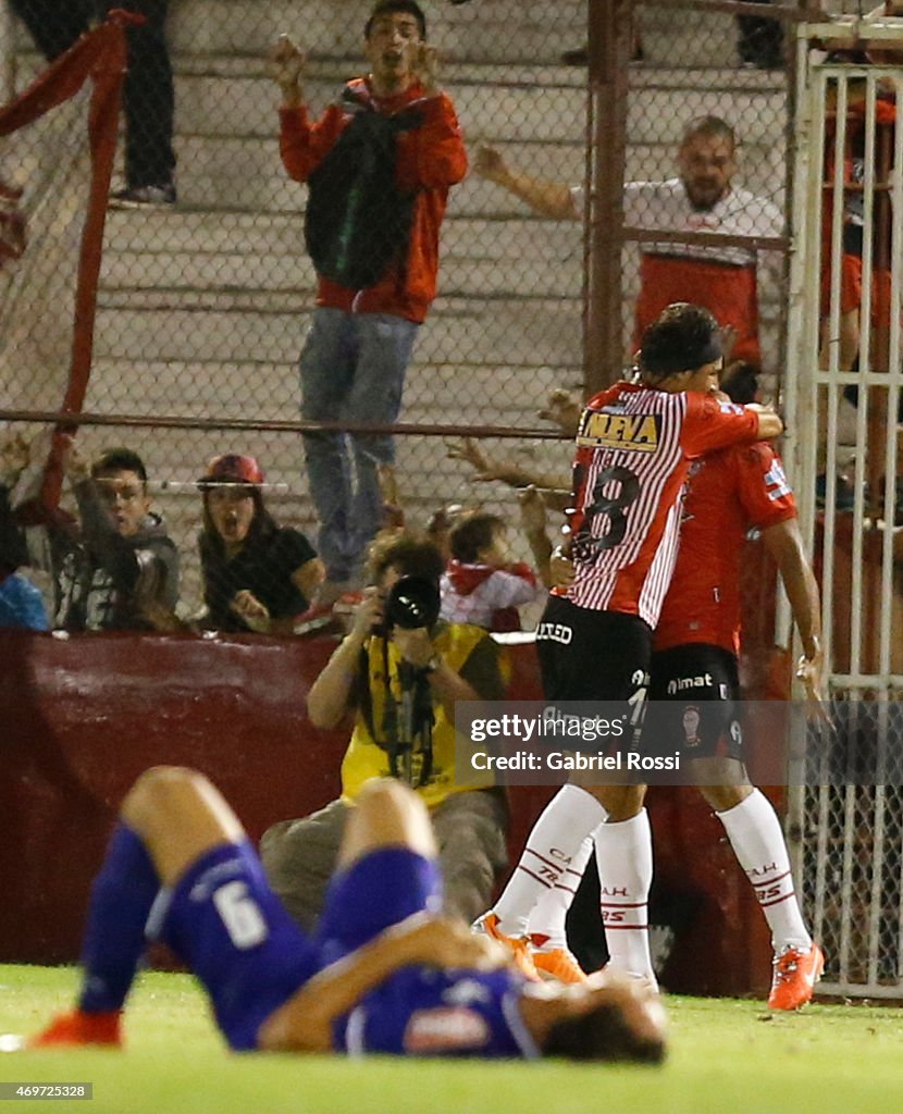 Huracan v Cruzeiro - Copa Bridgestone Libertadores 2015