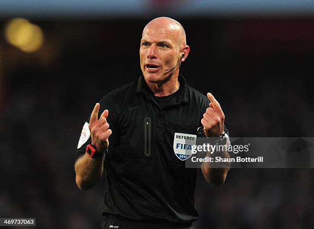 Referee Howard Webb during the FA Cup fifth round match between Arsenal and Liverpool at Emirates Stadium on February 16, 2014 in London, England.