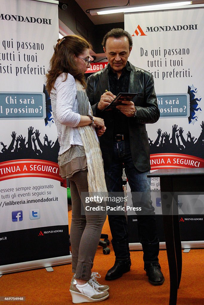 The Italian singer Dodi Battaglia with a fan. The Italian...