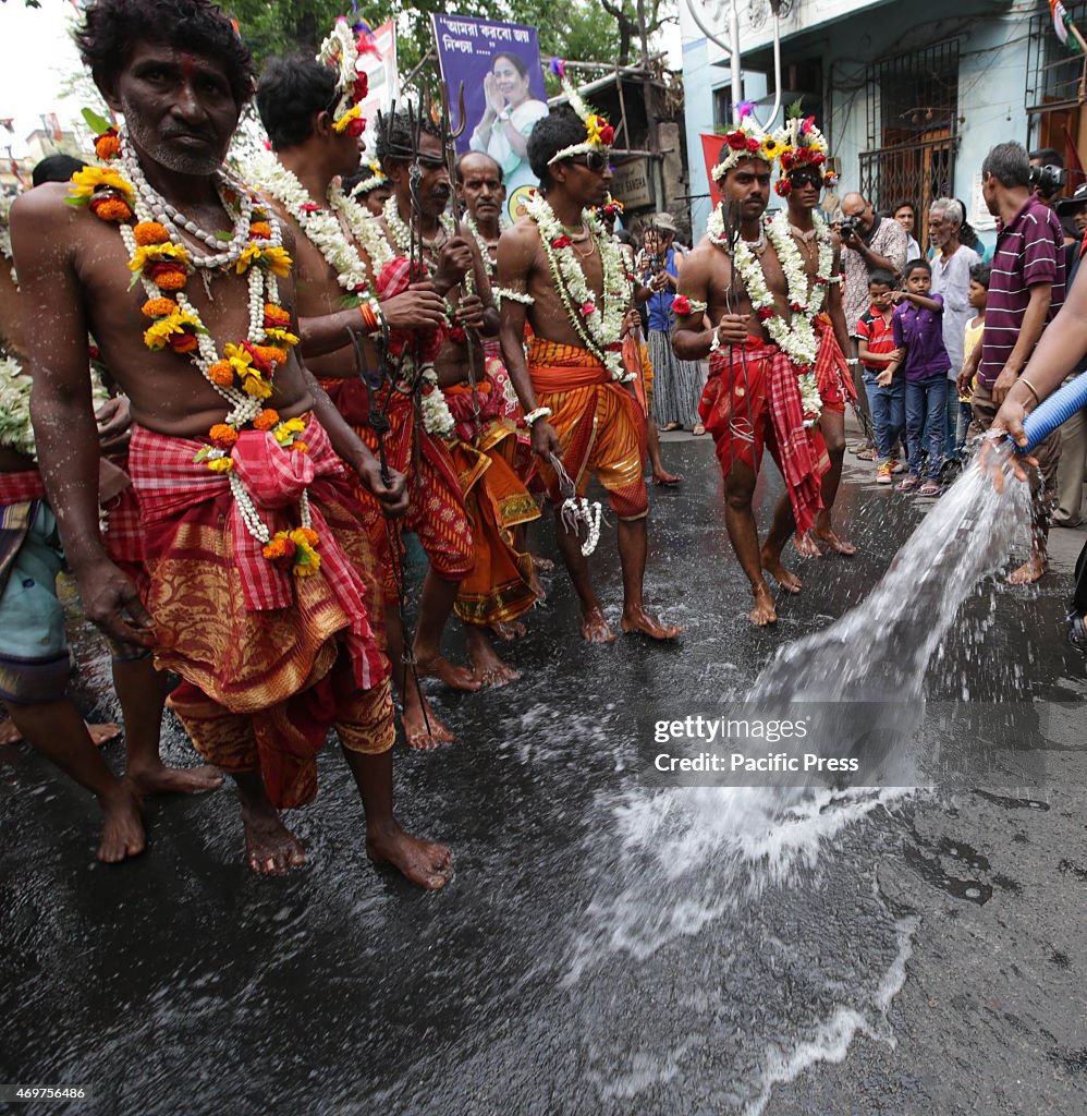 Hindu devotees on the road to cross the street children at...