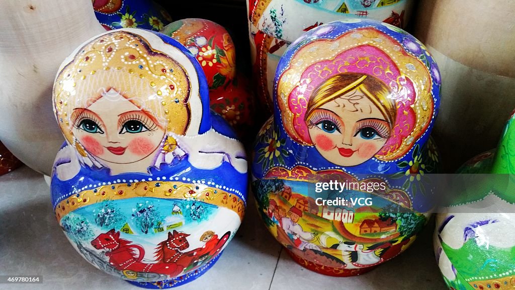 Chinese Merchants Produce Matryoshka Dolls To Possess Global Market In Shangzhi