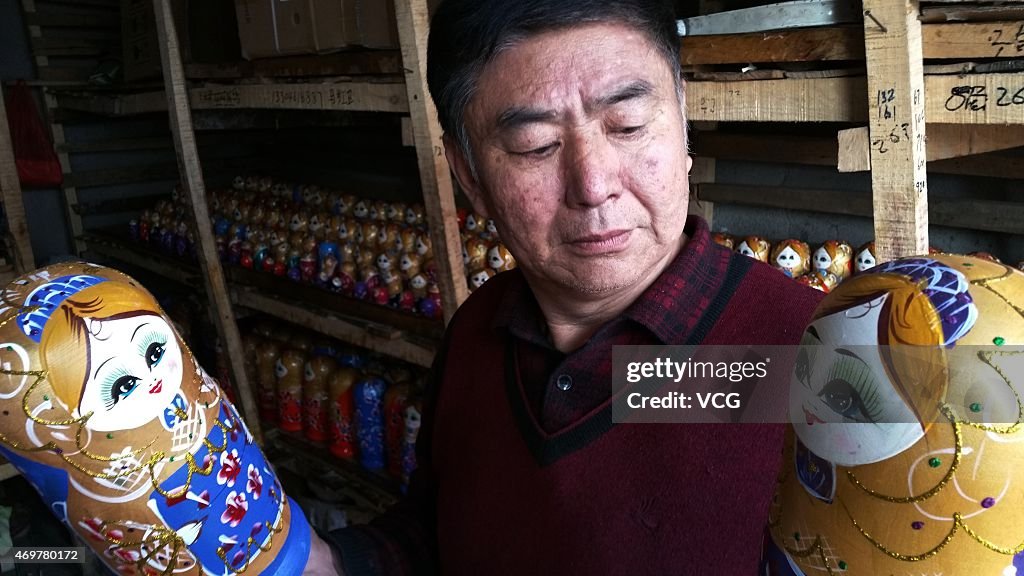 Chinese Merchants Produce Matryoshka Dolls To Possess Global Market In Shangzhi