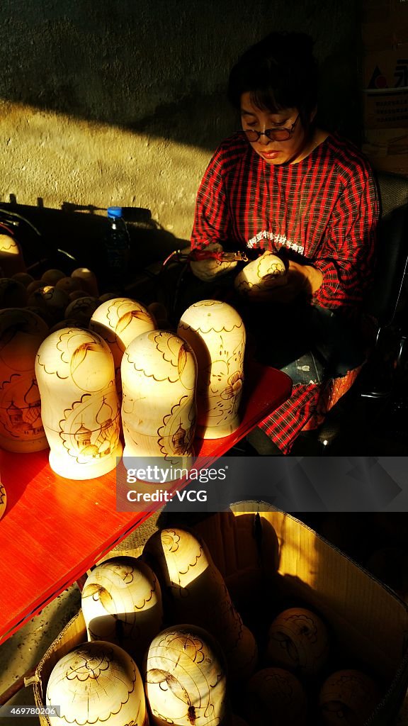Chinese Merchants Produce Matryoshka Dolls To Possess Global Market In Shangzhi
