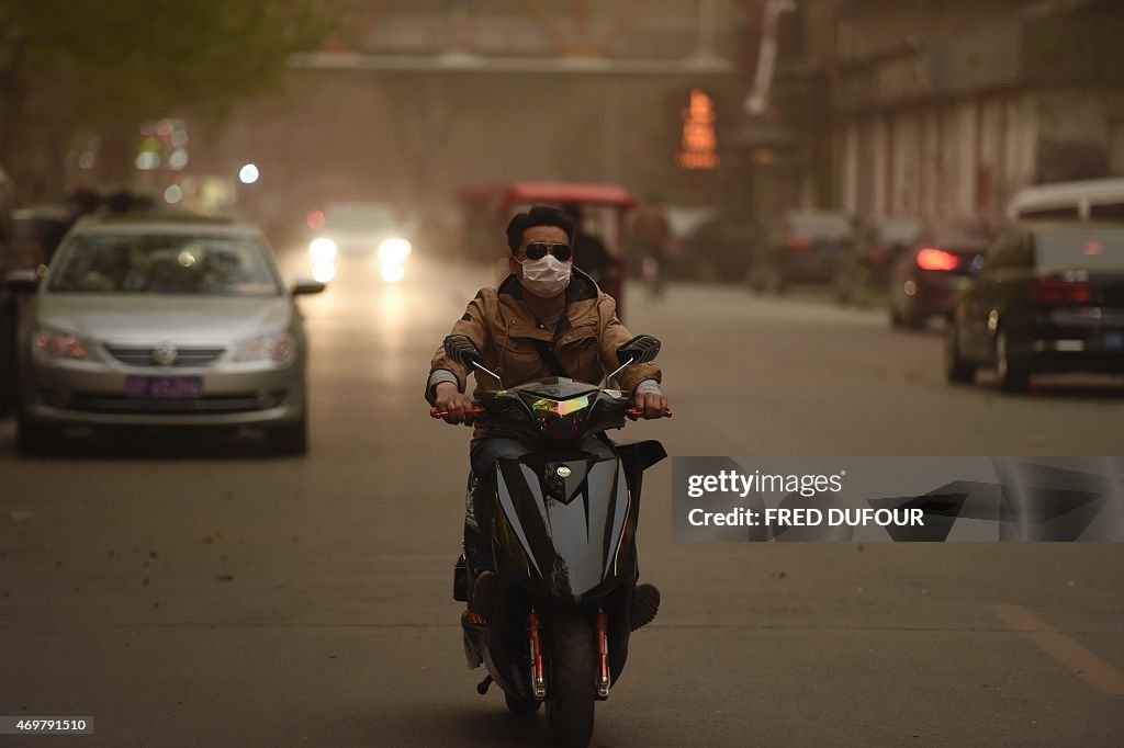 CHINA-WEATHER-SANDSTORM-POLLUTION