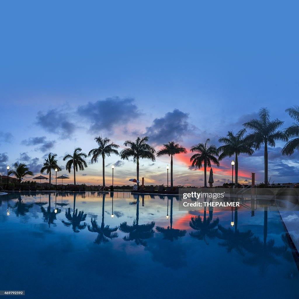 Sonnenuntergang am pool