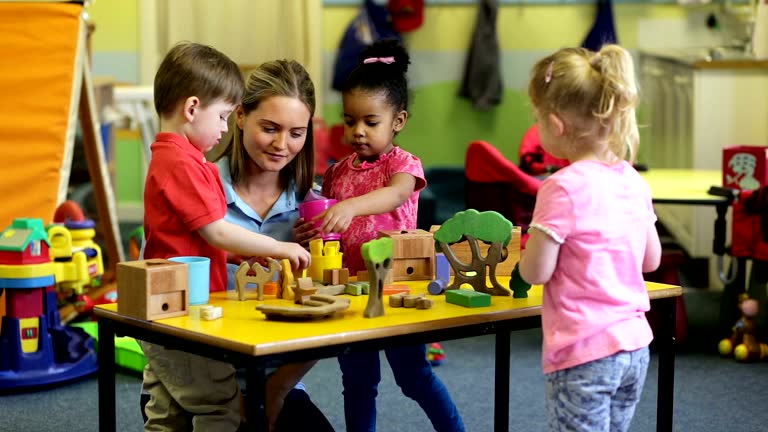 https://media.gettyimages.com/id/469802844/video/nursery-workers-with-children-playing-with-toys.jpg?b=1&s=640x640&k=20&c=0NVNTUFjsui5IAKU-B7drej_APxHxMsMzYcxryEvYKQ=