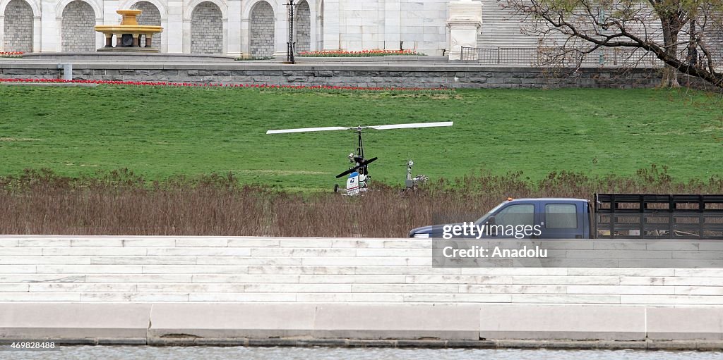 Gyrocopter Lands on West Front of US Capitol