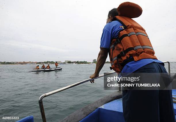 An Indonesian Navy rescue team searches for seven Japanese divers on February 17, 2014 who went missing from the island of Nusa Lembongan, just east...