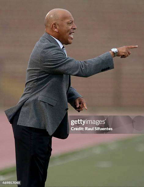 Roberto Mosquera head coach of Juan Aurich, shouts instructions to his players during a match between Juan Aurich and Tigres as part of Copa...