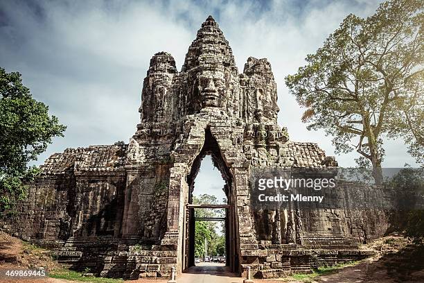 angkor thom portão camboja - angkor wat - fotografias e filmes do acervo