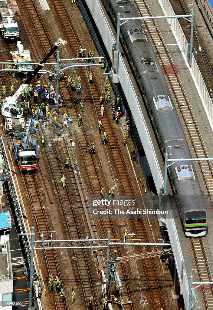 Fallen Pole Knocks Main Tokyo Train Loop Out of Operation for 9 Hours