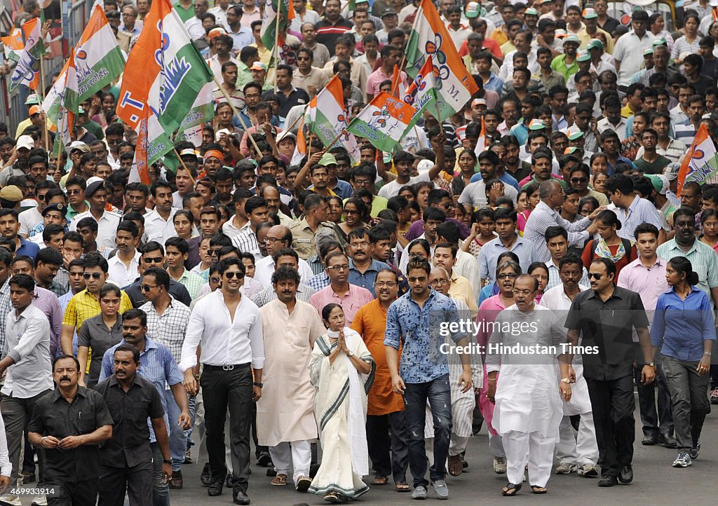 TMC Chief Mamata Banerjee Takes Out Road Show For Municipal Corporation Elections