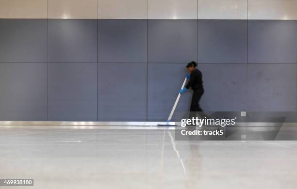 office cleaner - office cleaning stock pictures, royalty-free photos & images