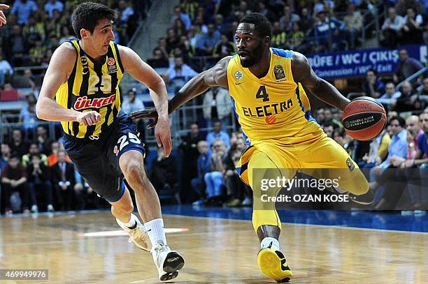 Maccabi Tel Aviv`s US guard Jeremy Pargo vies for the ball with Fenerbahce Ulker`s Turkish guard Kenan Siphayi during the Euroleague playoffs round 2...