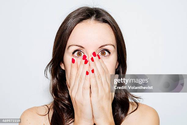 beautiful woman with hands on face and red nails - mão na boca imagens e fotografias de stock