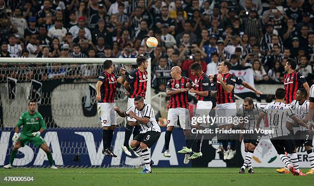 Players of San Lorenzo jump in the wall during a free kick of Jadson of Corinthians during a match between Corinthians and San Lorenzo as part of...